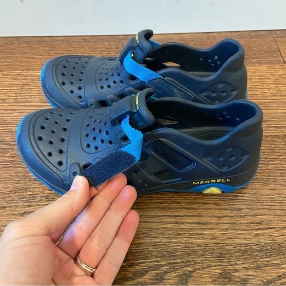 Merrell | Hydro Canyon Kids Water Friendly lightweight Sandal in Blue Size 2 - Picture 11 of 12